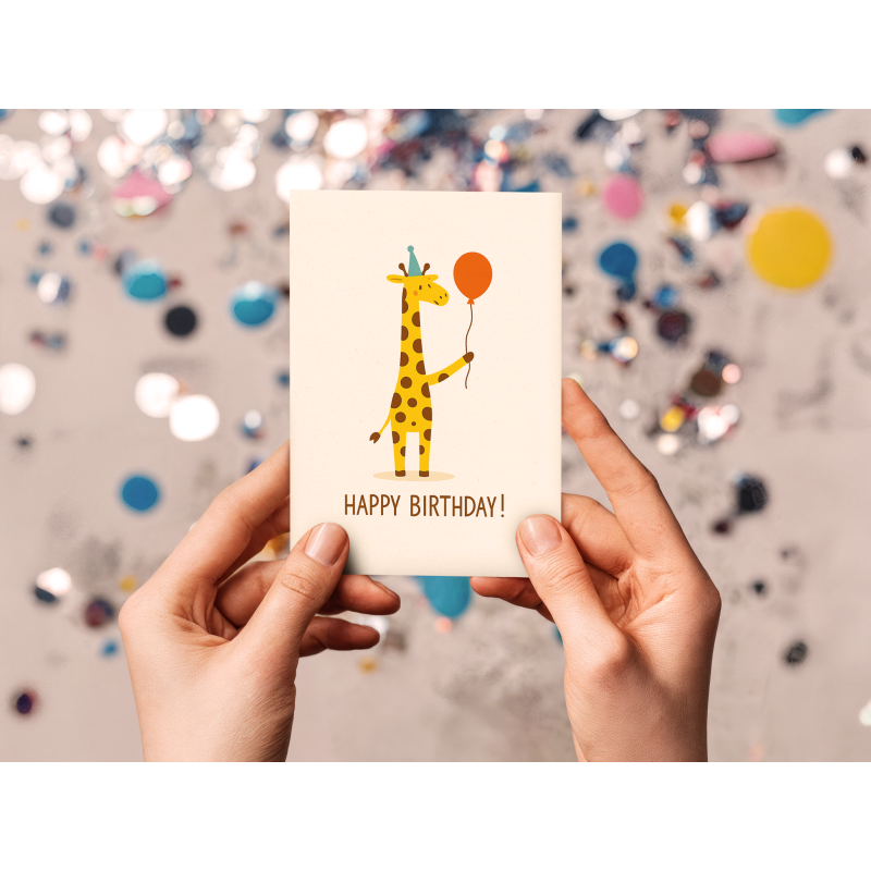 Листівка Жираф з кулькою та надписом "Happy Birthday"